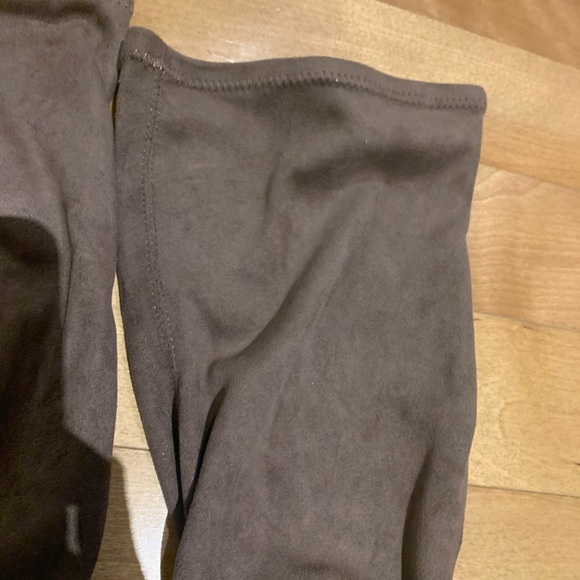 Over the knee suede boots.  Size 7 - Picture 7 of 7